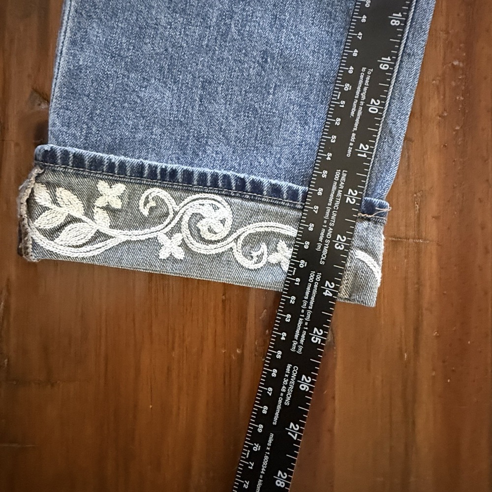 Lucky Brand Sweet Crop Jeans Womens 12 Light Wash Embroidered Hem Boho - Picture 4 of 9